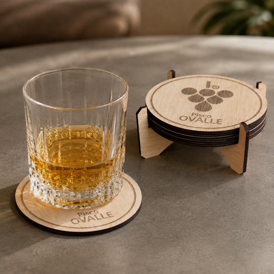 Set de Posavasos de Madera Pisco Ovalle – 4 Unidades + Soporte